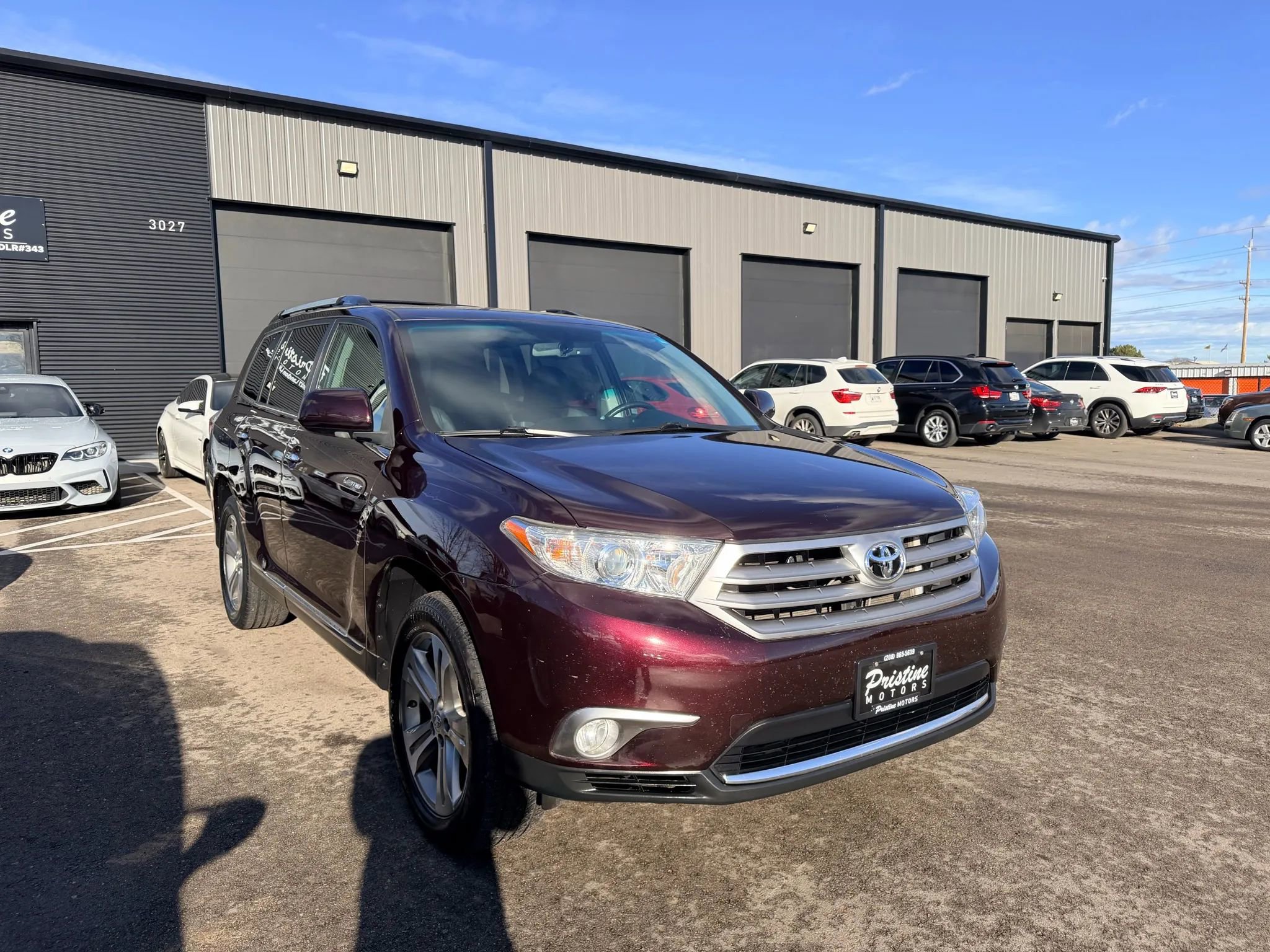Used 2011 Toyota Highlander Limited w/ Tow Pkg image 3