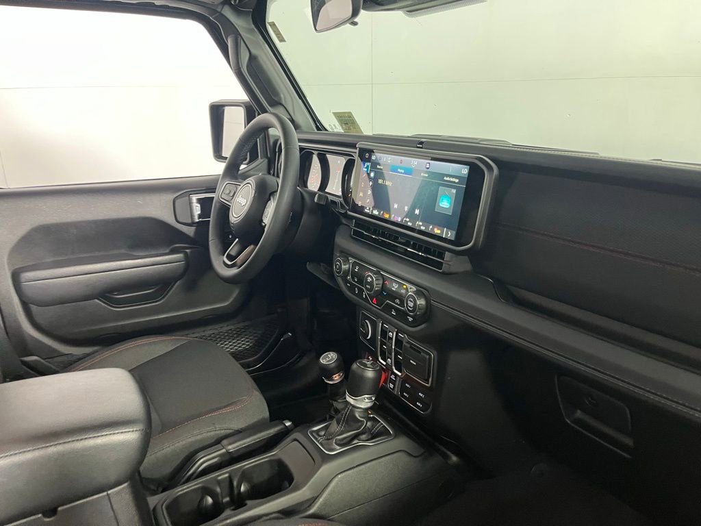 Used 2025 Jeep Wrangler Unlimited Rubicon image 32