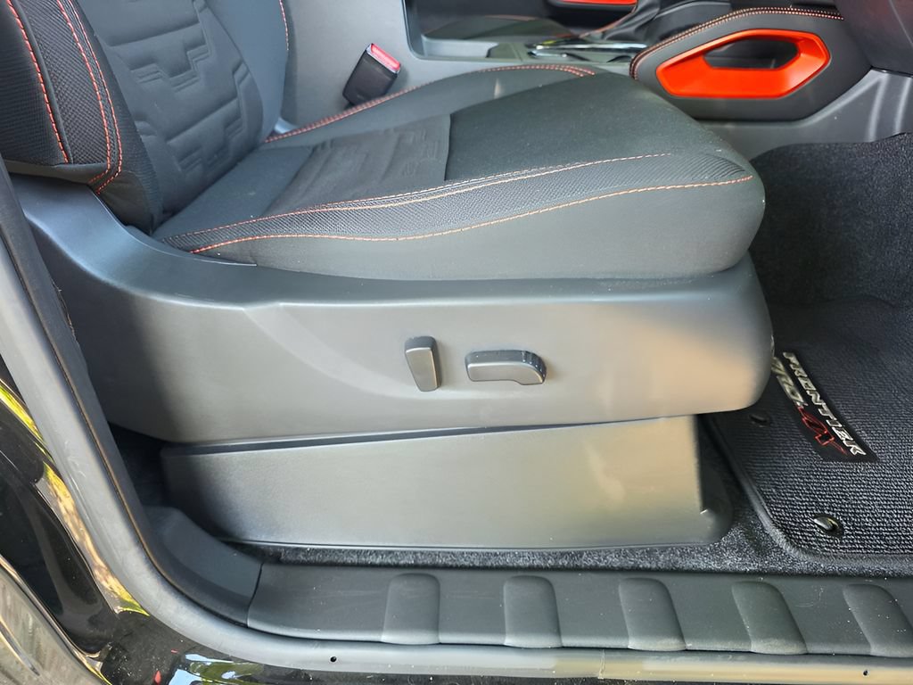 Used 2025 Nissan Frontier PRO-4X AWD/4WD image 9