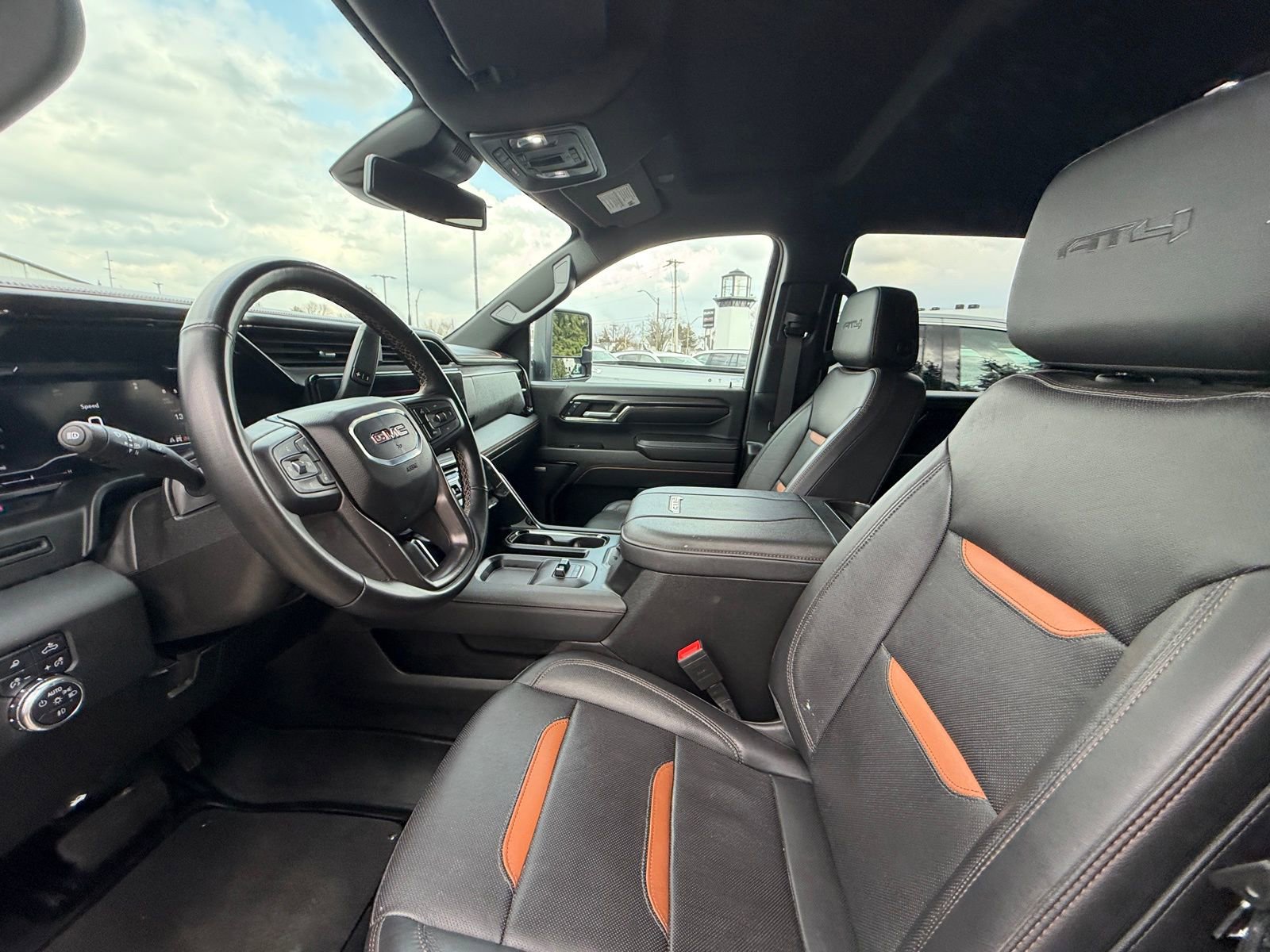 Used 2024 GMC Sierra 2500 AT4 w/ AT4 Preferred Package image 4