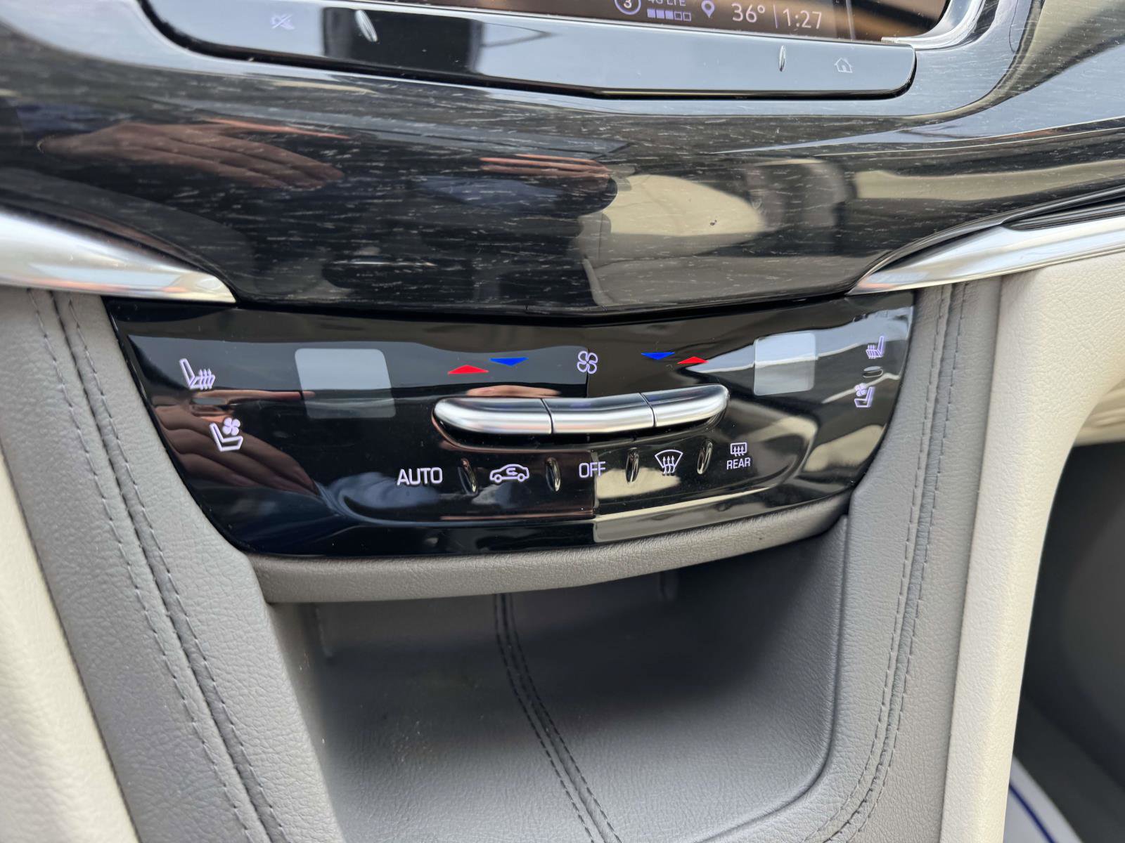 Used 2022 Cadillac XT6 Premium Luxury w/ Technology Package image 13