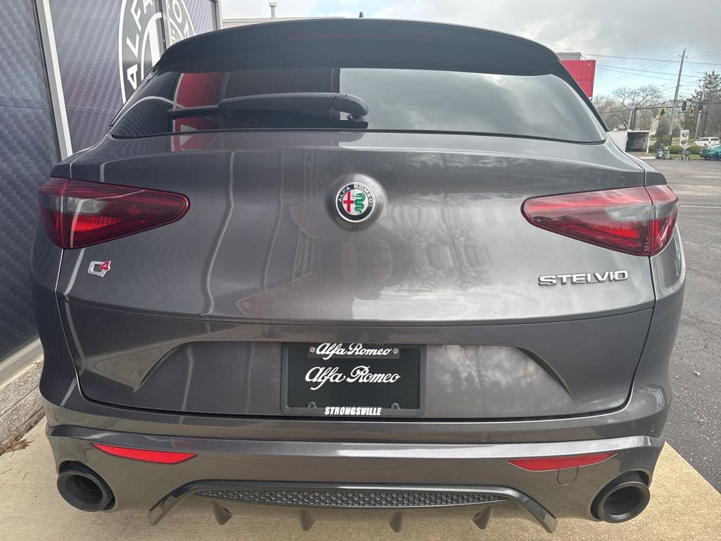 Used 2022 Alfa Romeo Stelvio Veloce image 10