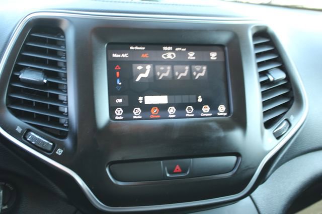 Used 2019 Jeep Cherokee Latitude w/ Popular Appearance Group image 25