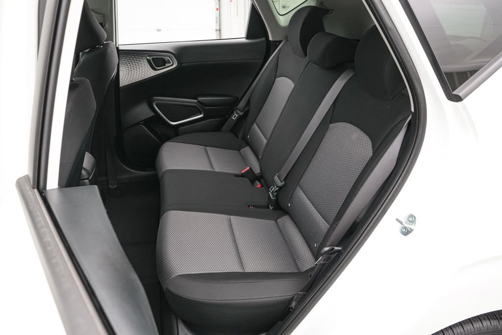 Used 2025 Kia Soul LX w/ LX Technology Package FWD image 19