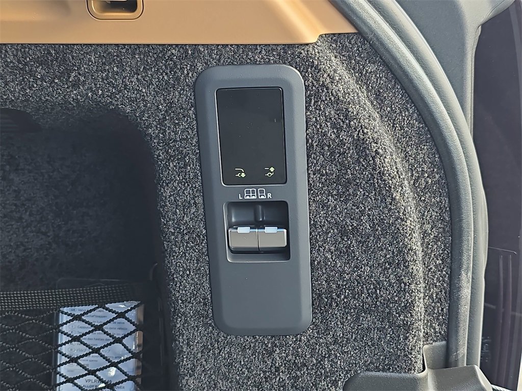 New 2026 Land Rover Range Rover SE image 14