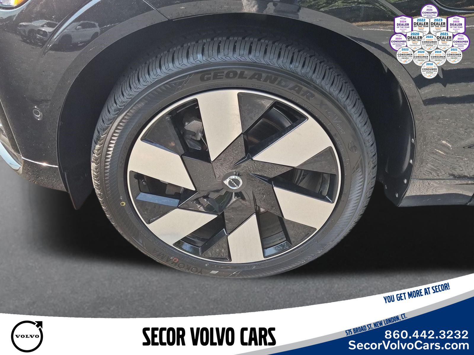 Certified 2024 Volvo XC60 T8 Plus w/ Protection Package Premier AWD/4WD image 26