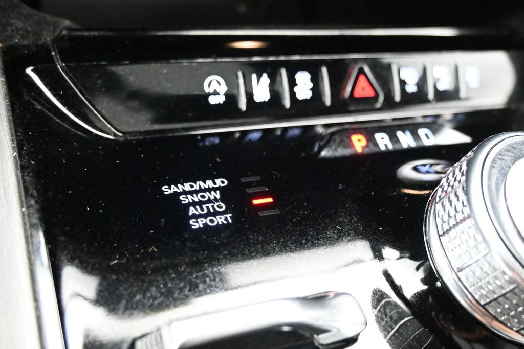 Used 2025 Jeep Wagoneer Series III w/ Premium Group I AWD/4WD image 24