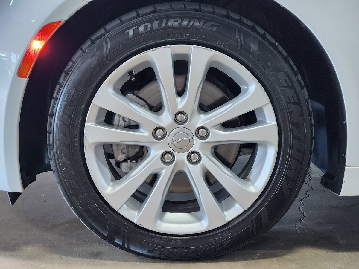 Used 2017 Chrysler 200 Limited Platinum FWD image 26