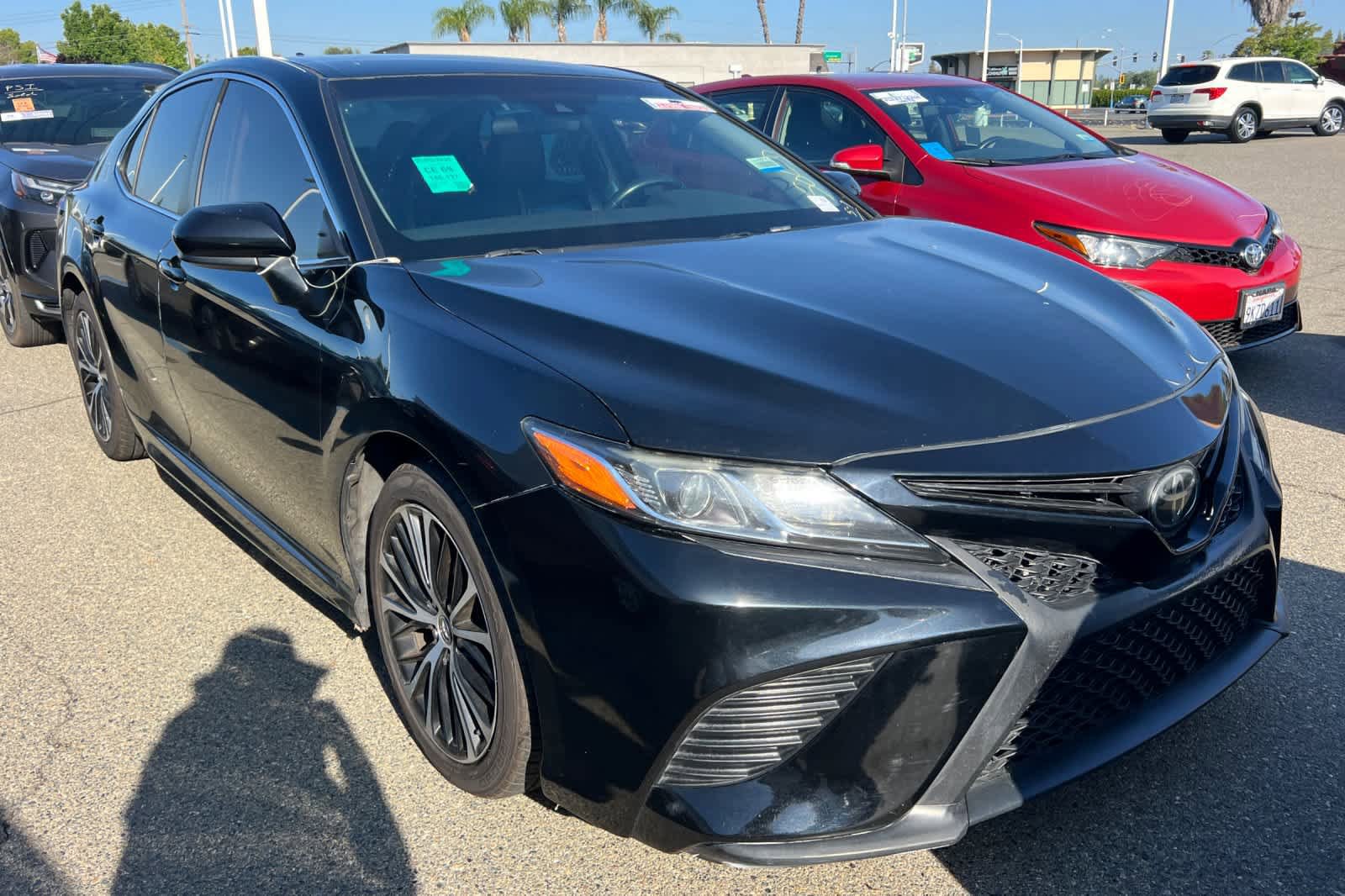 Used 2018 Toyota Camry SE FWD image 3