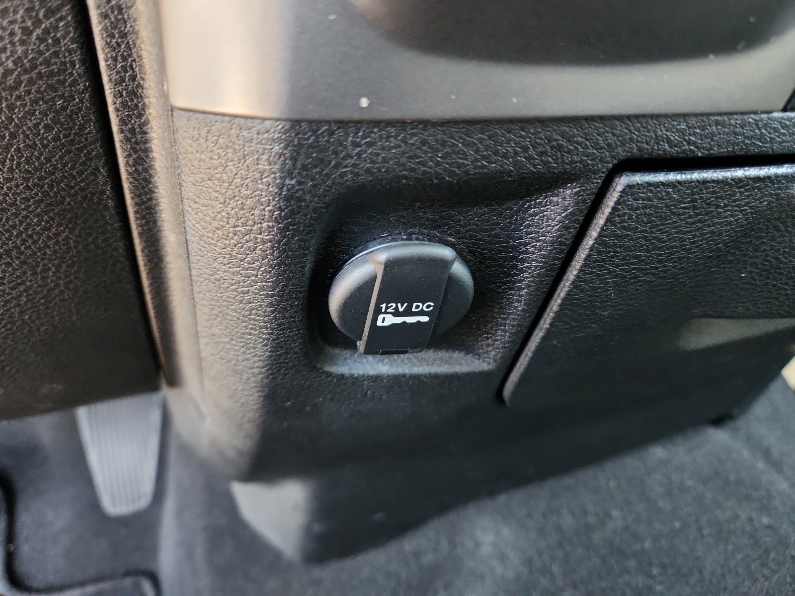Used 2022 RAM 1500 Classic SLT RWD image 20