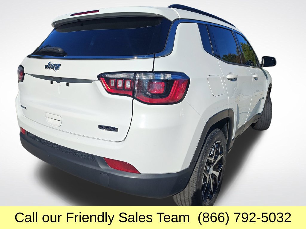 Used 2024 Jeep Compass Latitude AWD/4WD image 6