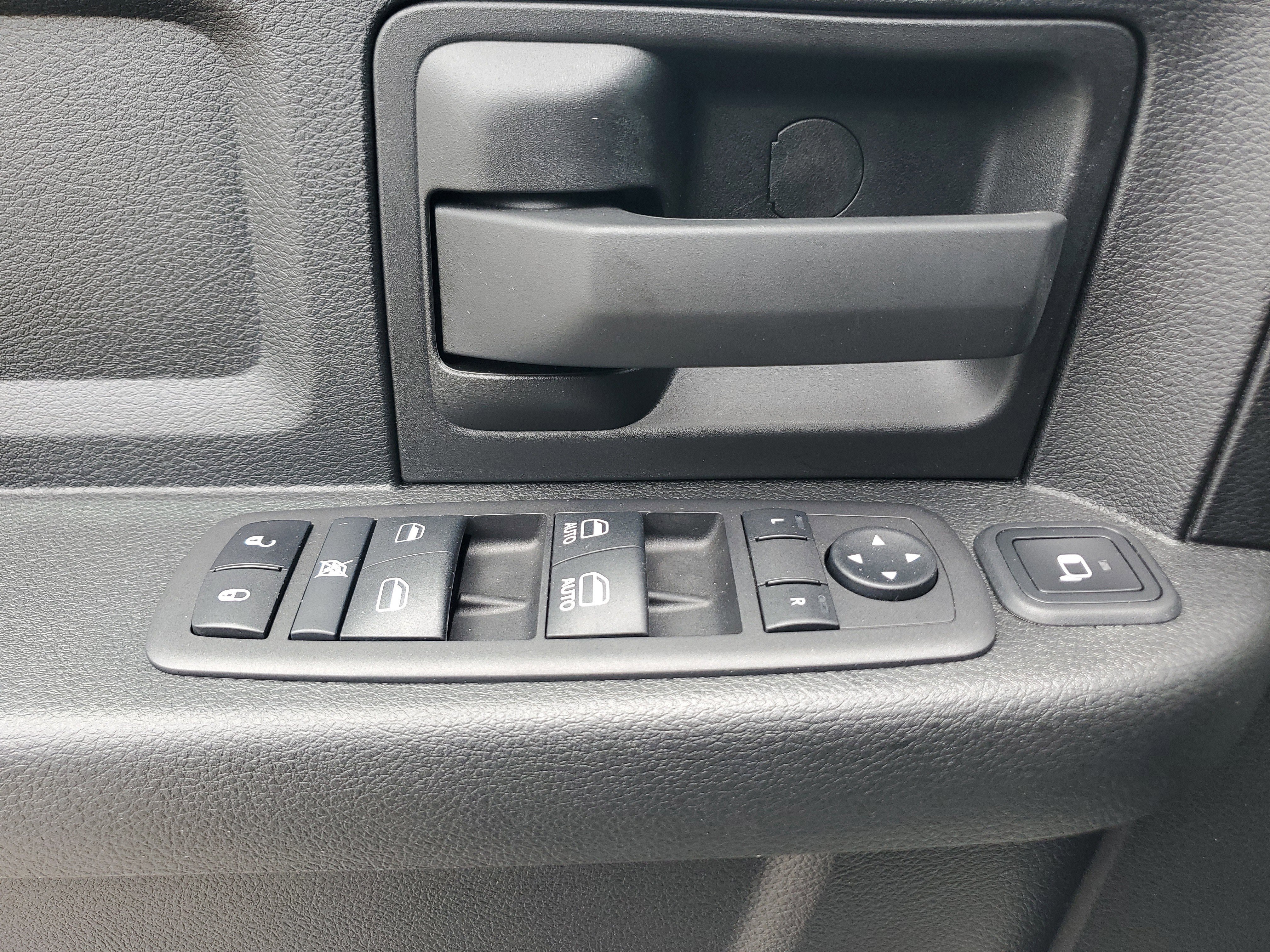 Used 2024 RAM 2500 Tradesman w/ Chrome Appearance Group image 27