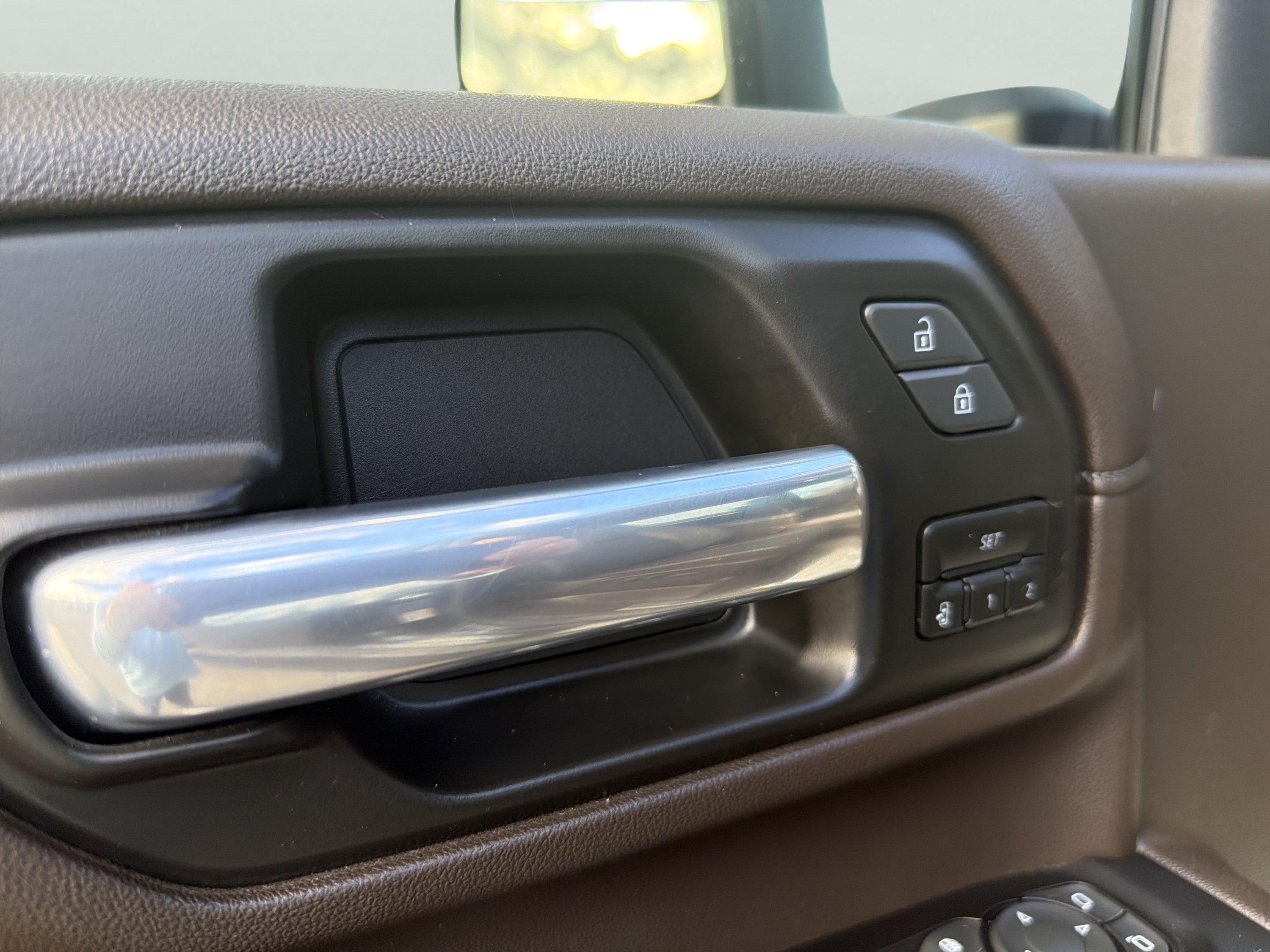 Used 2022 GMC Sierra 3500 Denali w/ Denali Black Diamond Edition AWD/4WD image 23