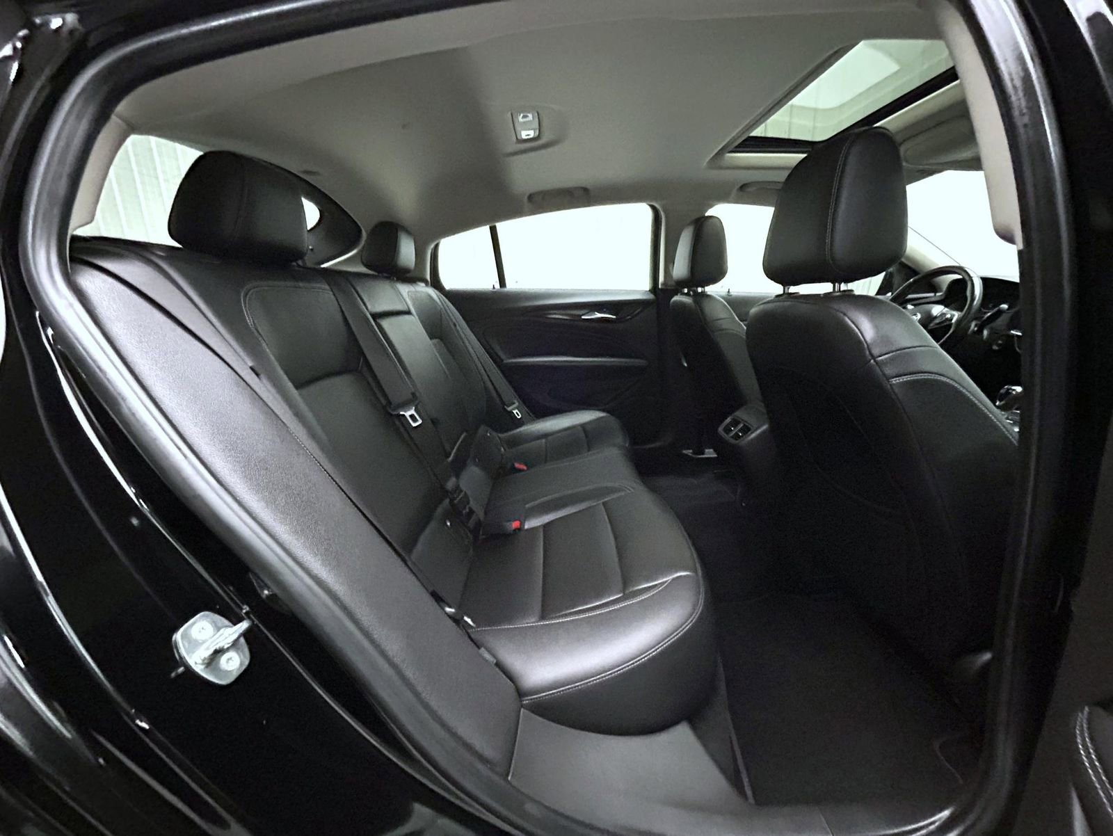 Used 2018 Buick Regal Essence w/ Driver Confidence Package #1 image 18