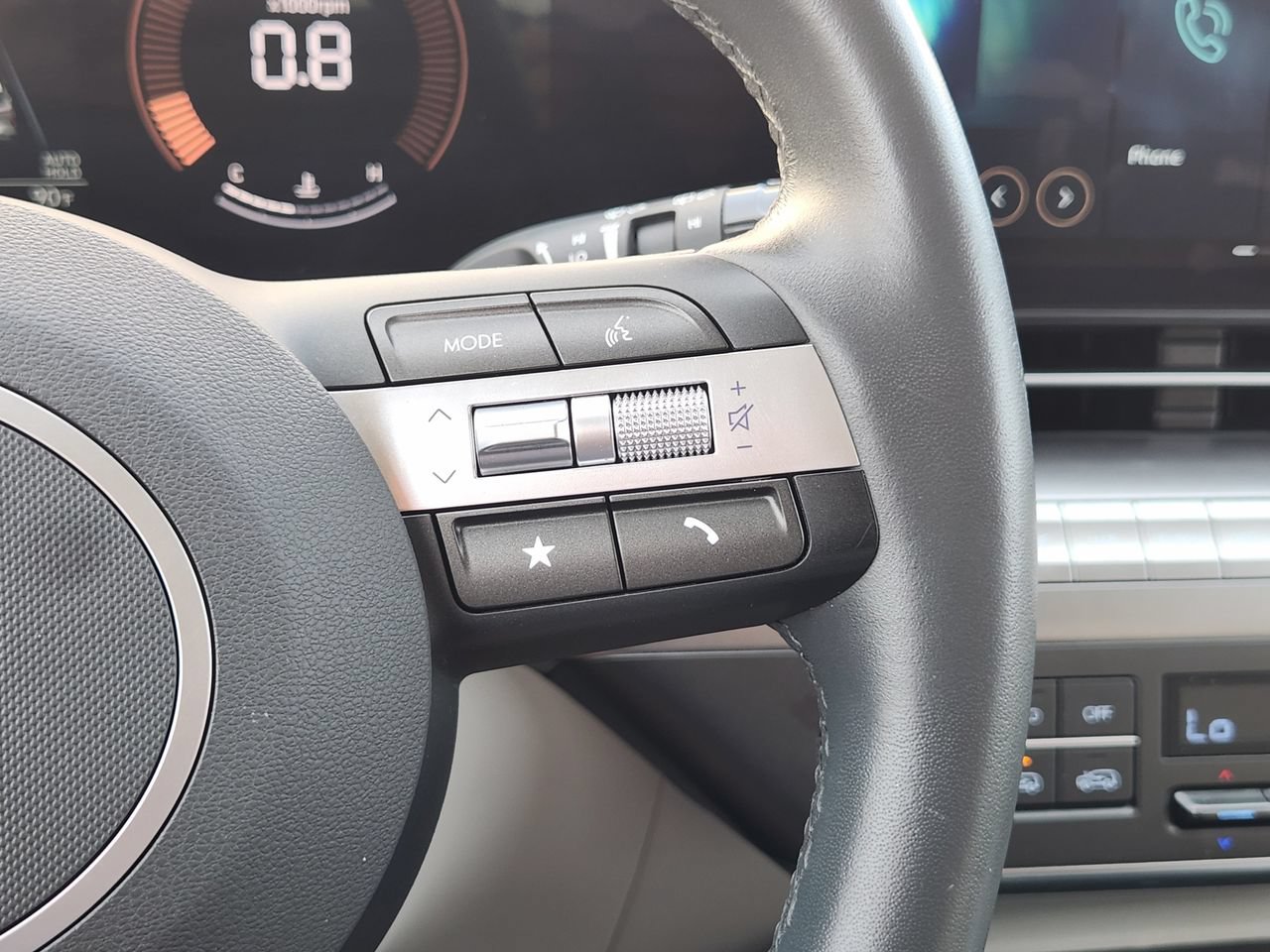 Used 2025 Hyundai Kona SEL FWD image 27