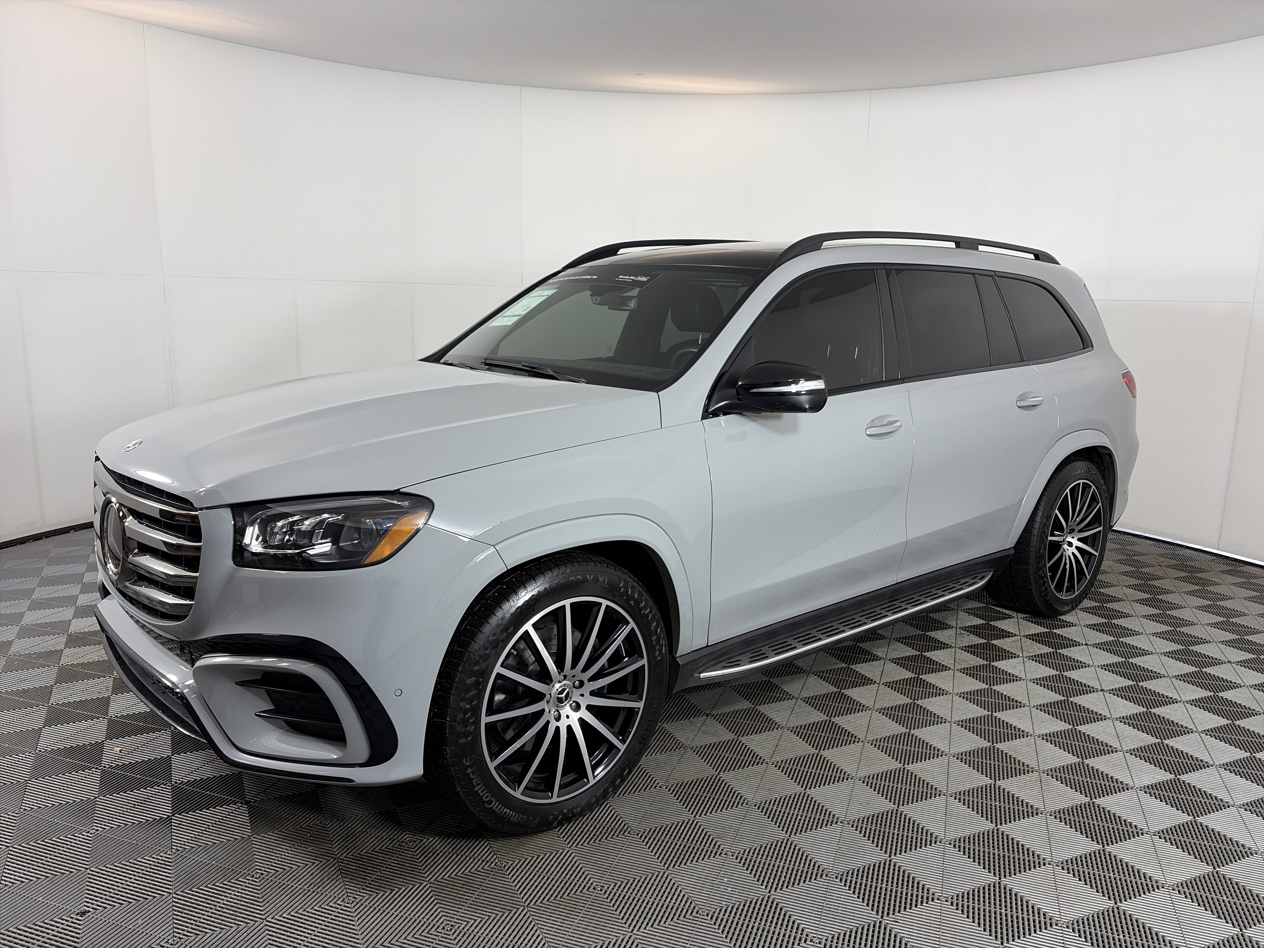 Used 2024 Mercedes-Benz GLS 580 4MATIC image 2