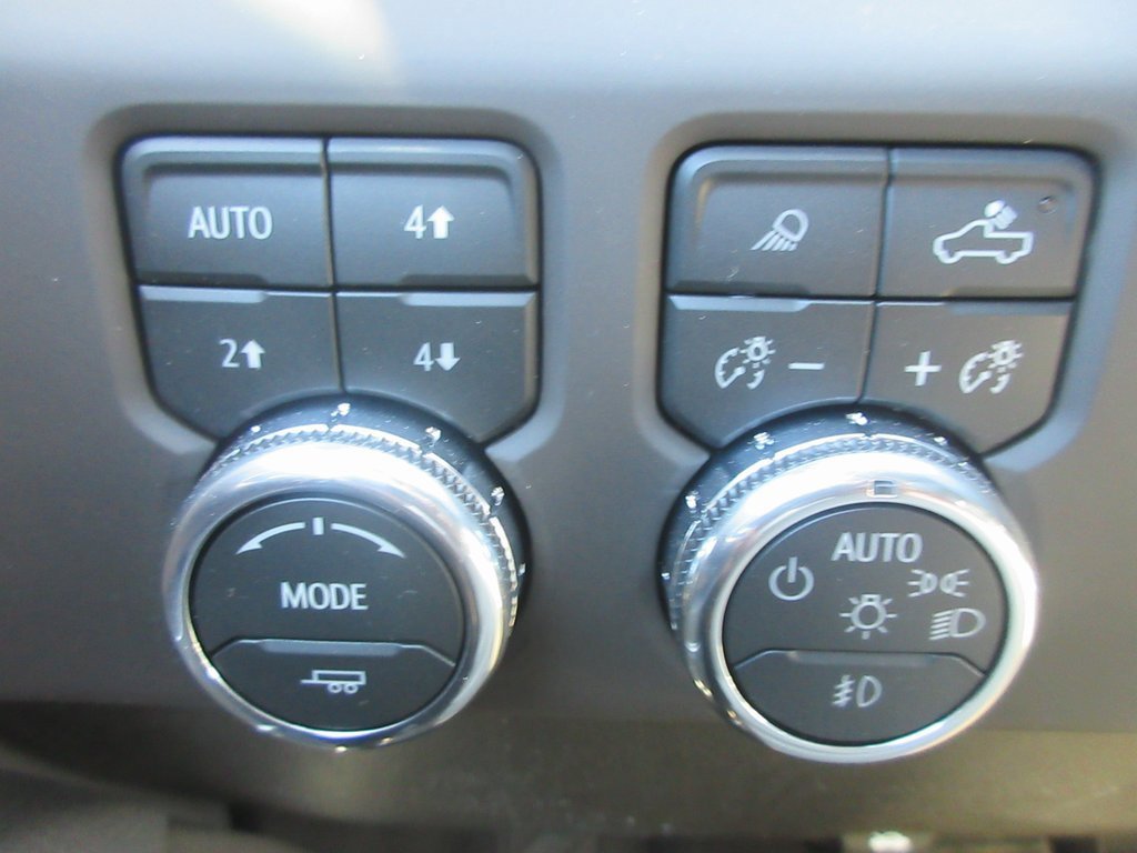 New 2026 GMC Sierra 3500 Denali w/ Denali Reserve Package image 18