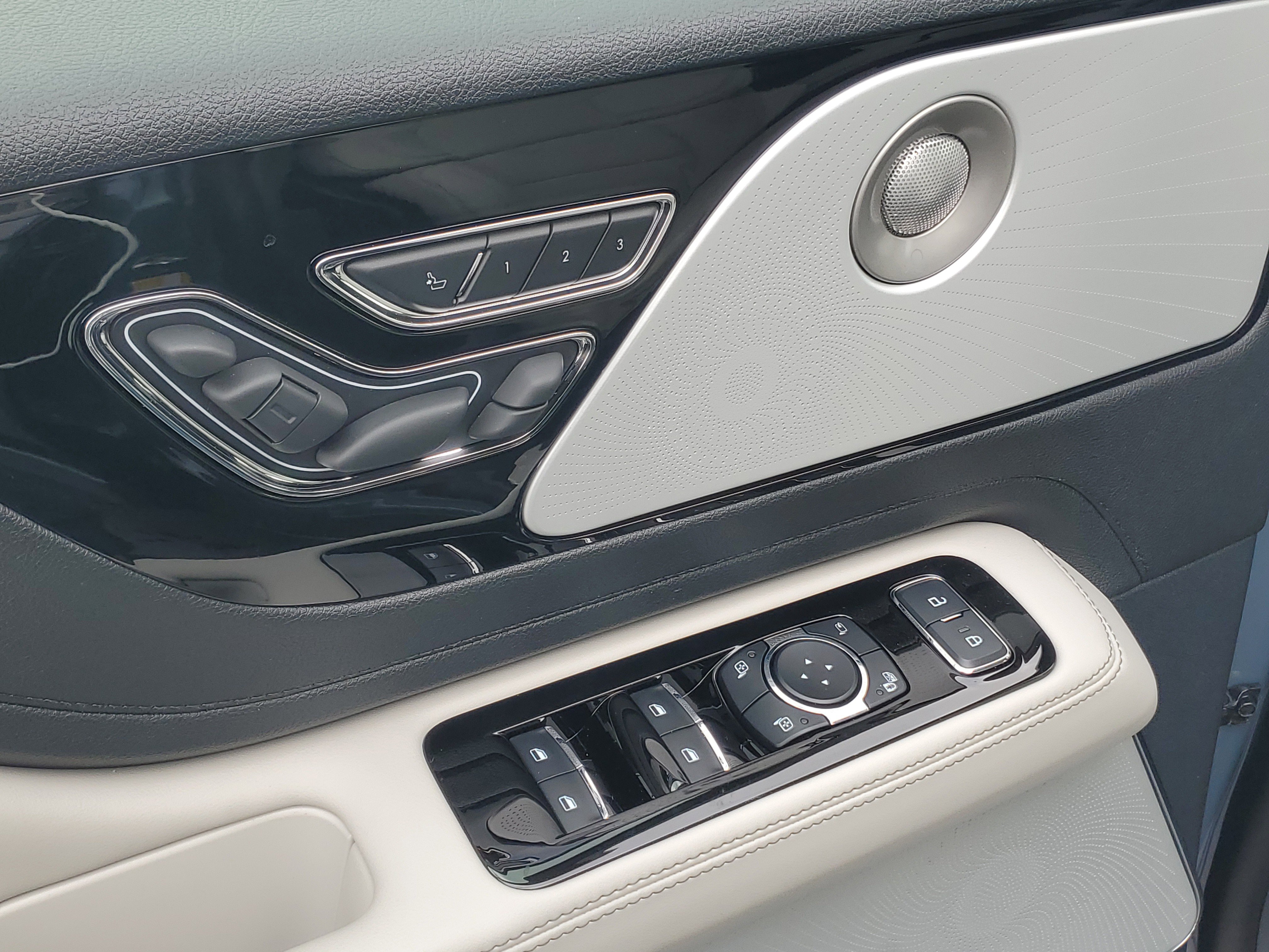 New 2026 Lincoln Aviator Reserve AWD/4WD image 9