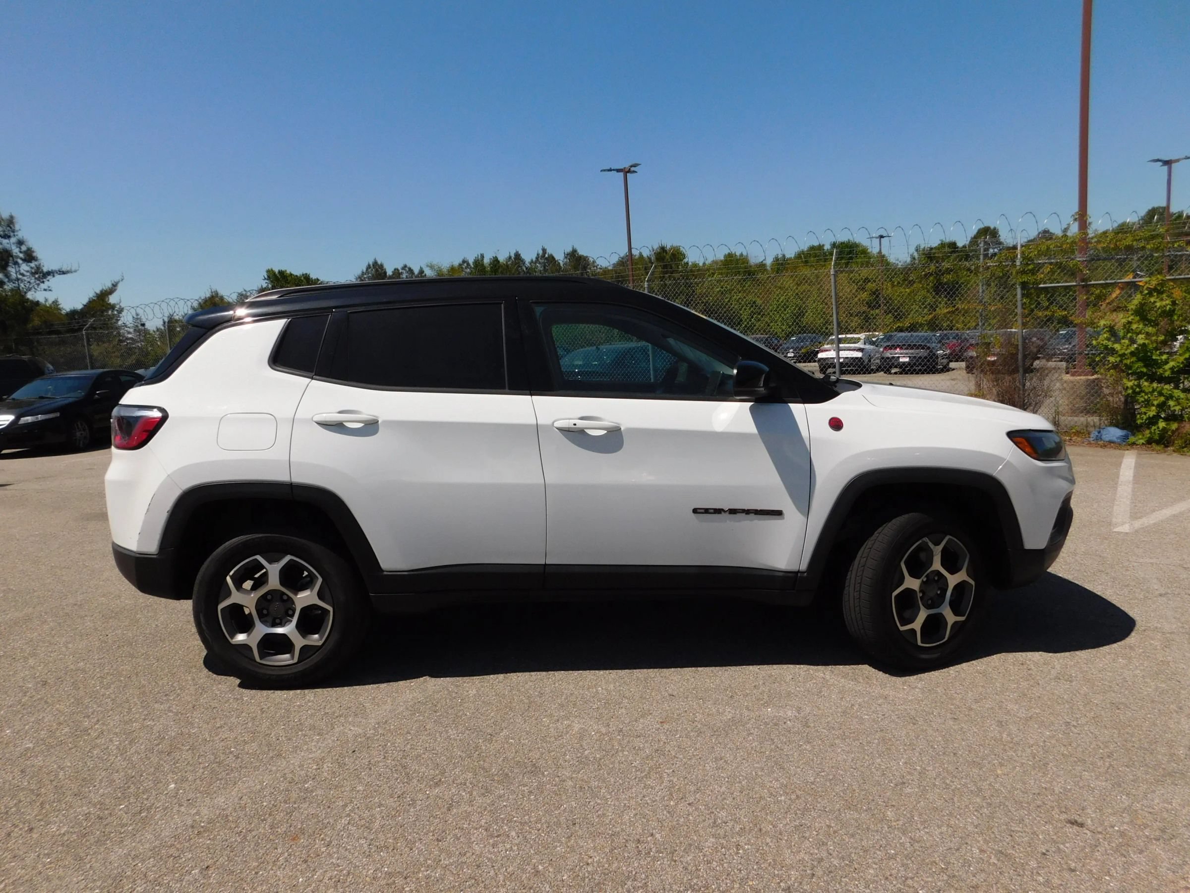 Used 2022 Jeep Compass Trailhawk AWD/4WD image 4