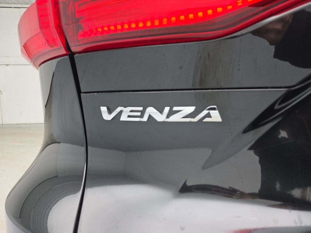 Used 2024 Toyota Venza XLE image 53