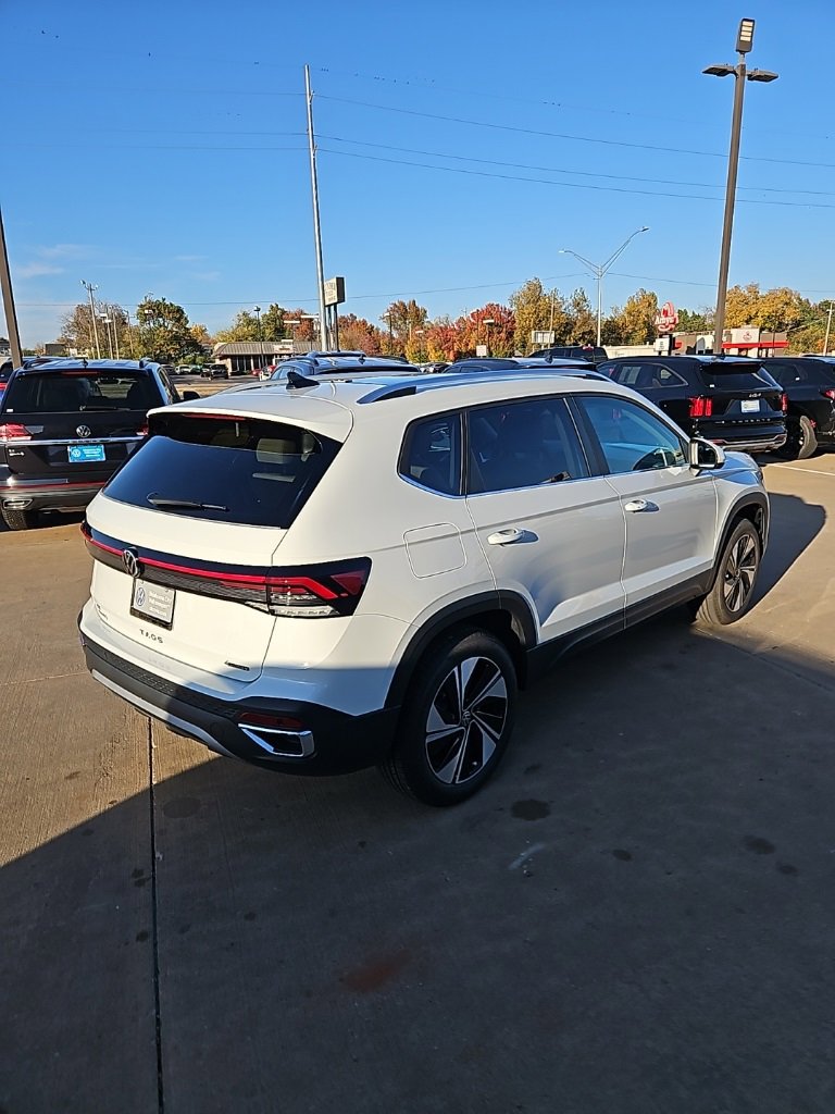 New 2026 Volkswagen Taos SE image 5
