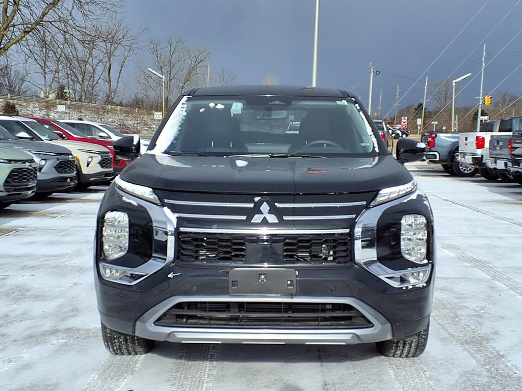 Used 2025 Mitsubishi Outlander SE video 2