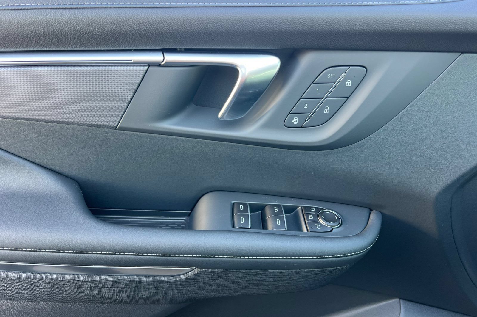 New 2026 Buick Enclave Sport Touring w/ Power Package FWD image 8