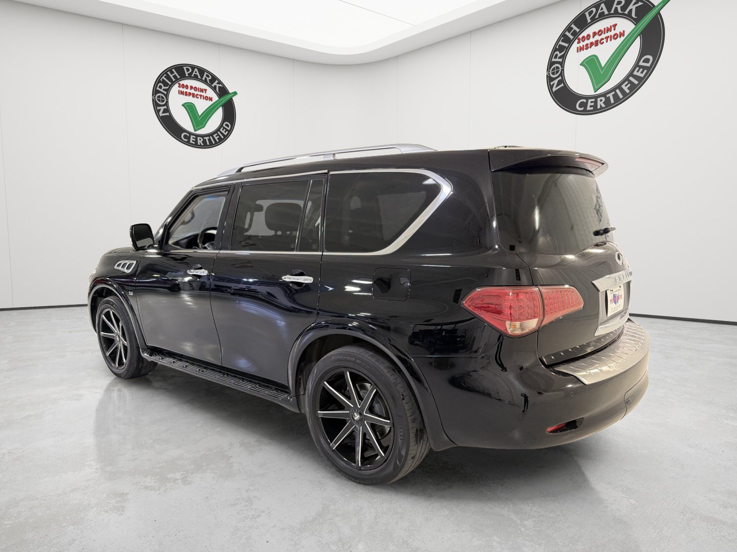 Used 2017 INFINITI QX80 2WD w/ Driver Assistance Package image 3
