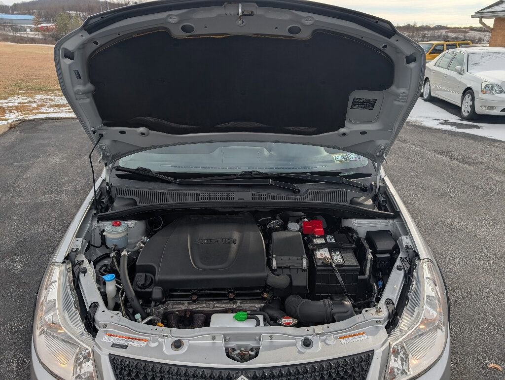 Used 2011 Suzuki SX4 AWD Hatchback image 30