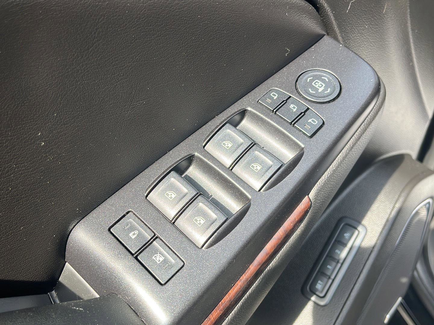 Used 2018 GMC Yukon SLT w/ Premium Edition image 12