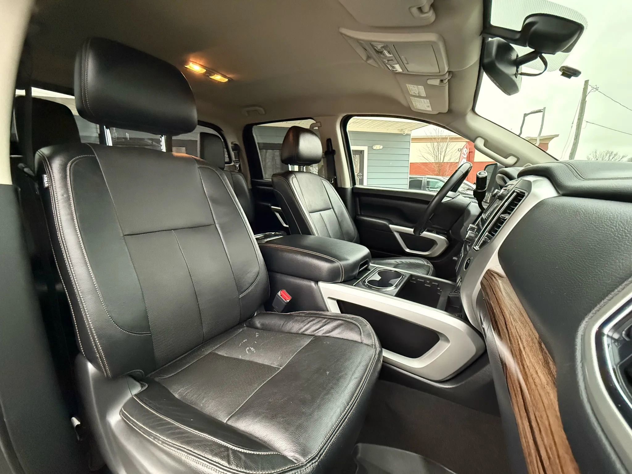 Used 2017 Nissan Titan SL image 33