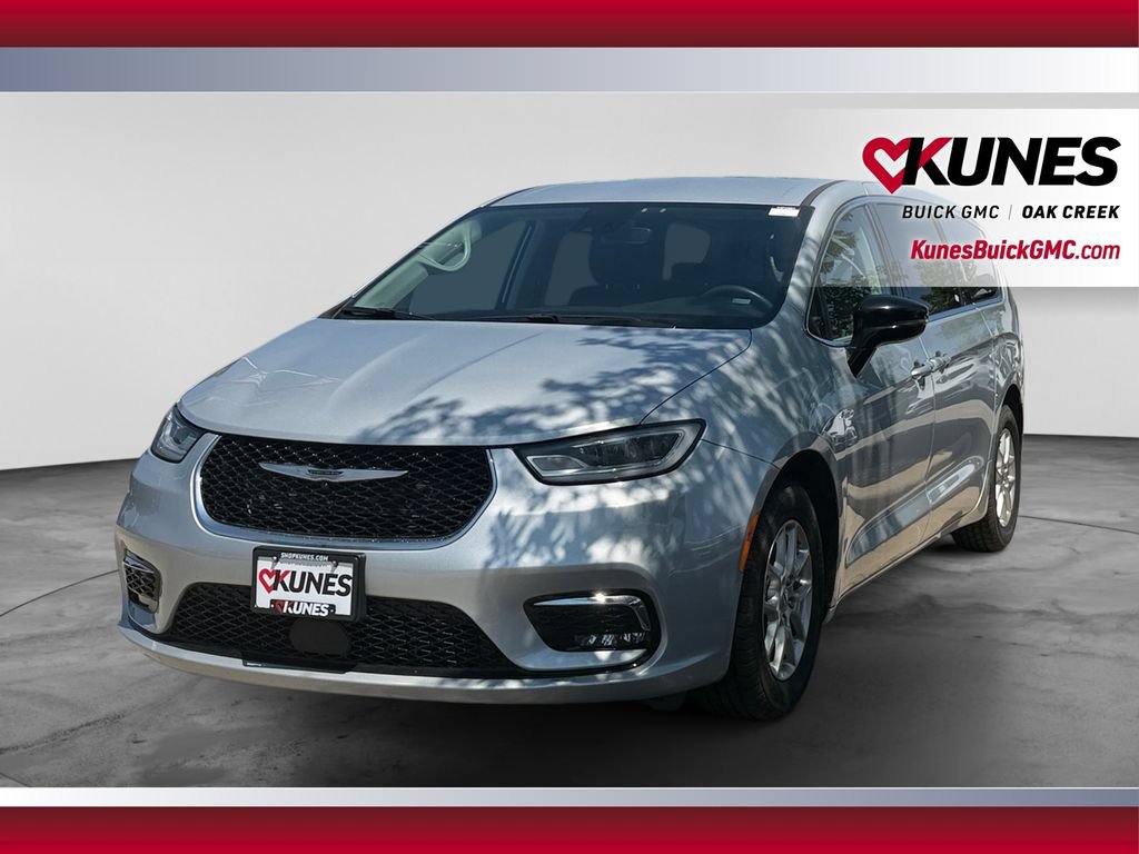 Used 2024 Chrysler Pacifica Touring-L FWD image 5