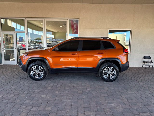 Used 2016 Jeep Cherokee Trailhawk w/ Comfort/Convenience Group AWD/4WD image 2