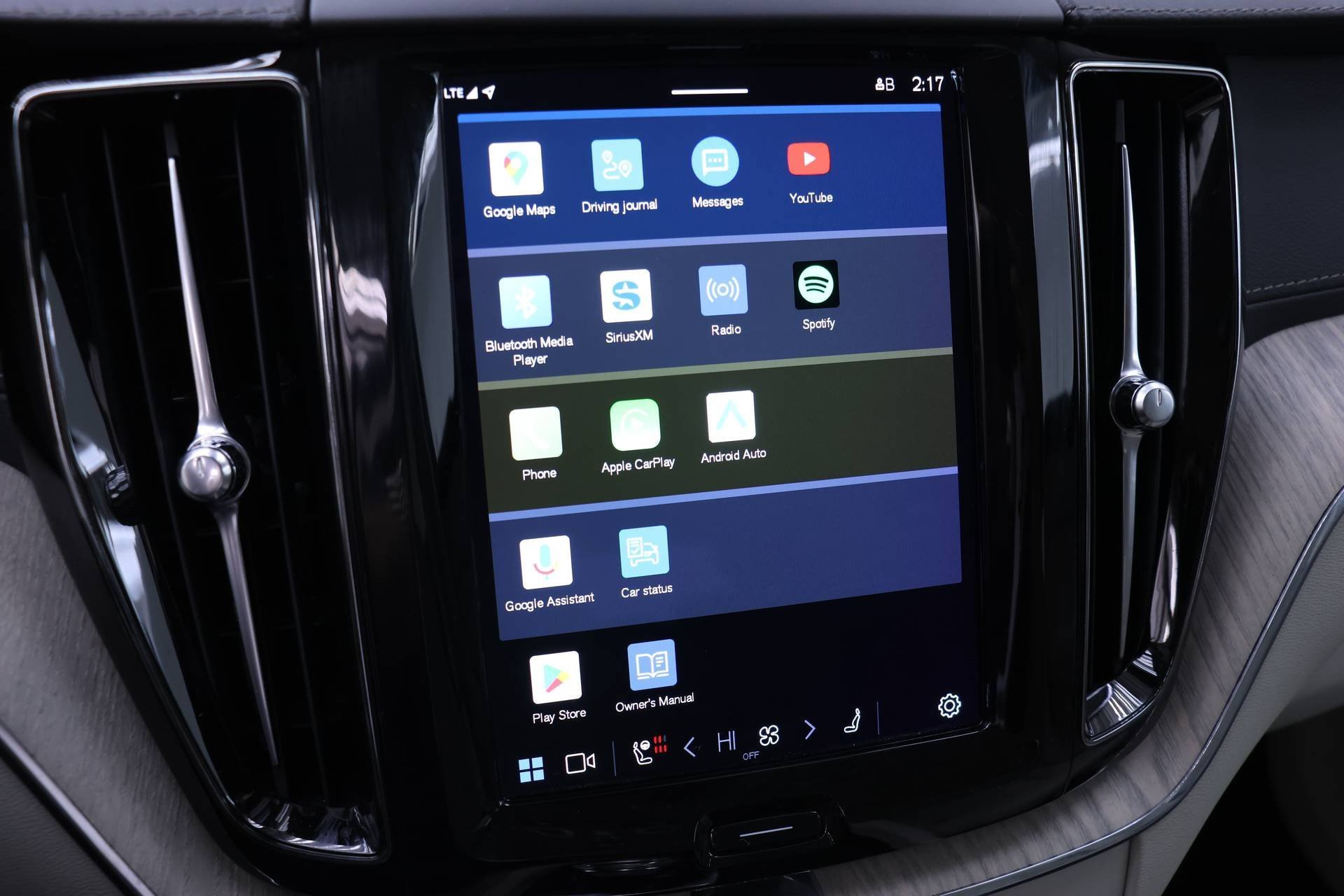 Certified 2022 Volvo XC60 B6 Inscription w/ Advanced Package image 14