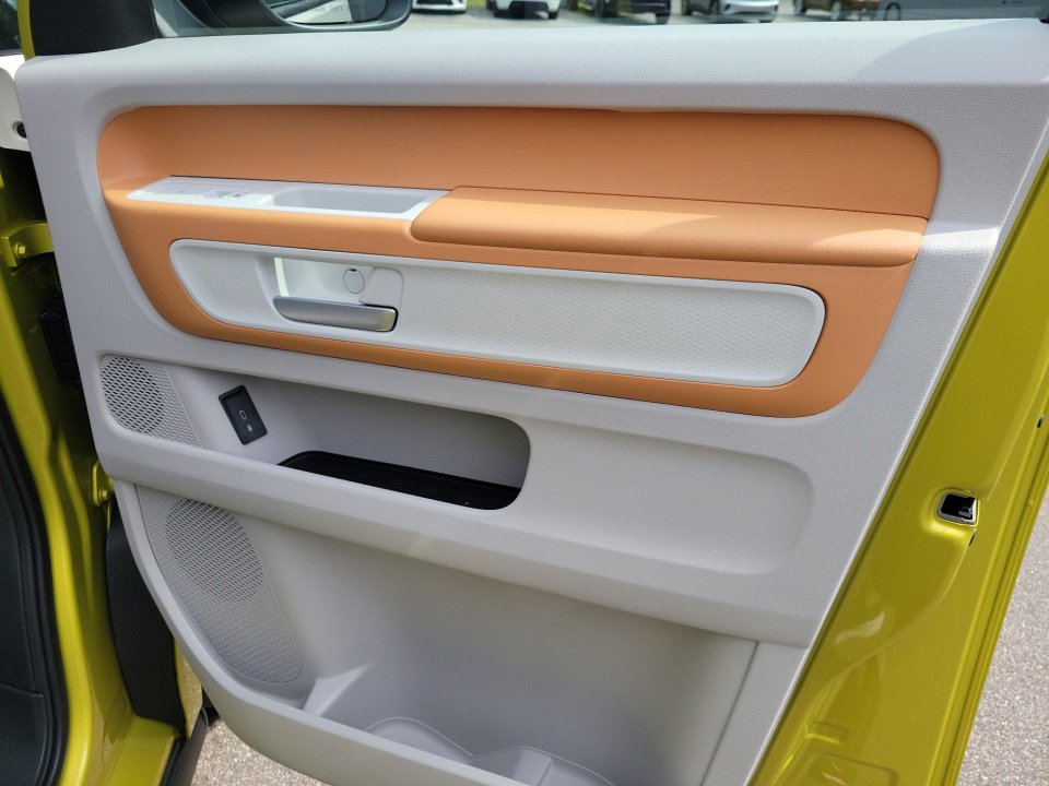 New 2025 Volkswagen ID. Buzz Pro S Plus image 31