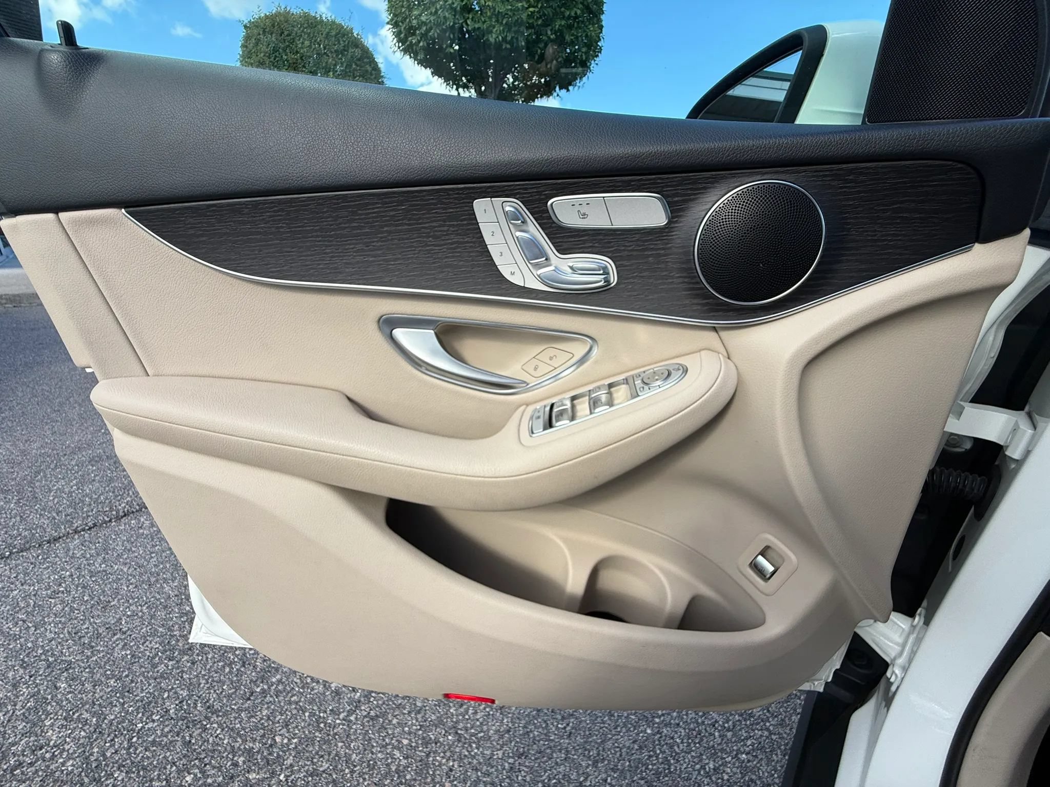 Used 2022 Mercedes-Benz GLC 300 4MATIC w/ Multimedia Package Lite image 30