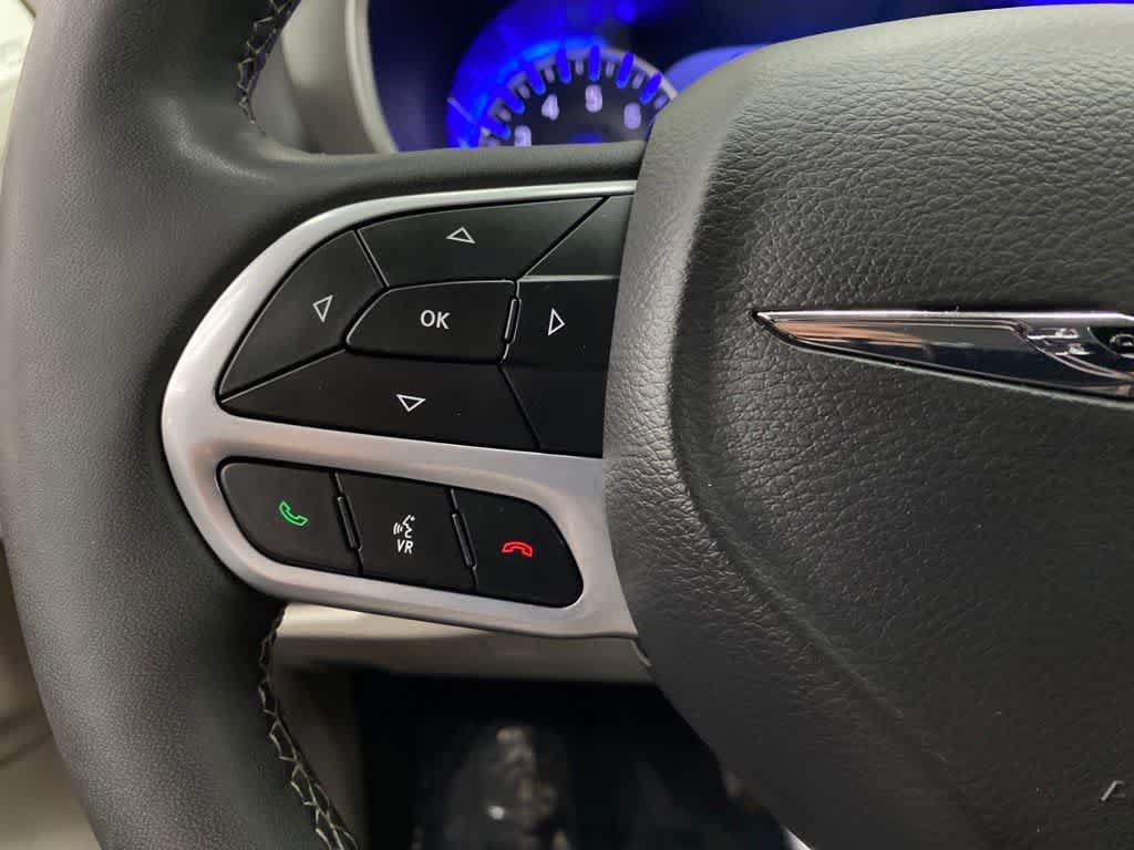 Used 2024 Chrysler Pacifica Touring-L FWD image 21