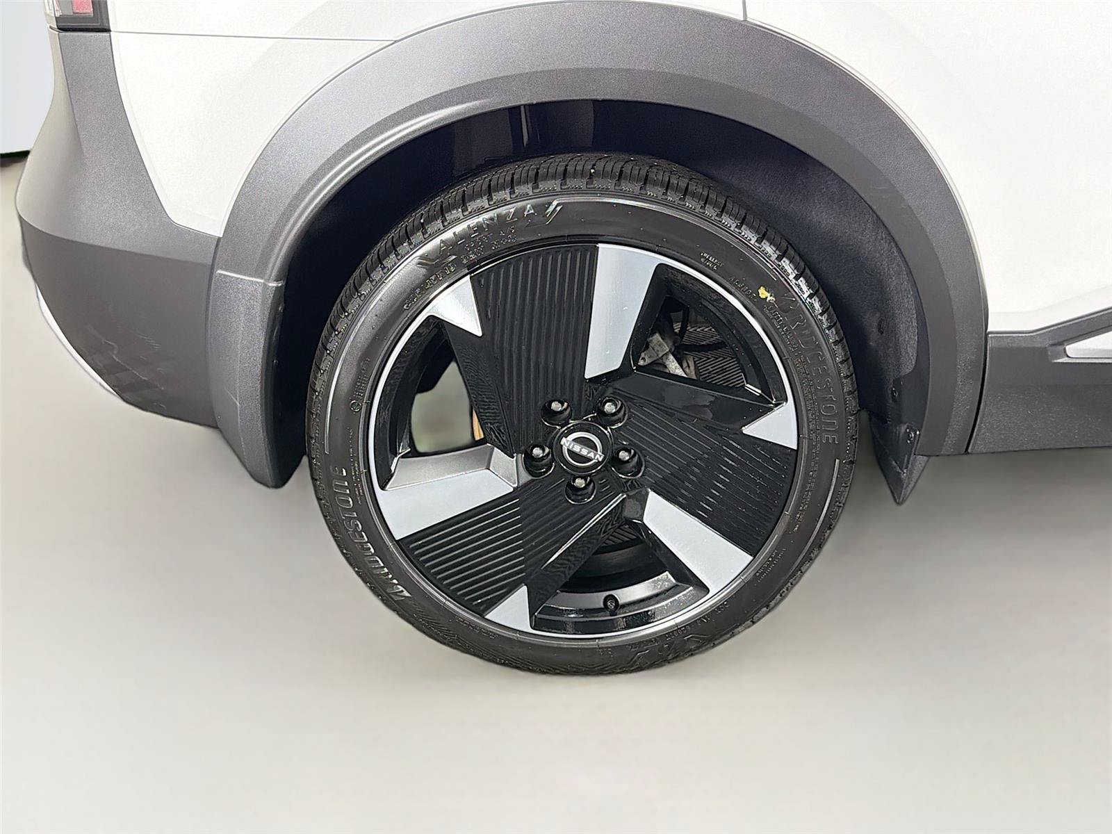 Used 2025 Nissan Kicks SR w/ SR Premium Package AWD/4WD image 34