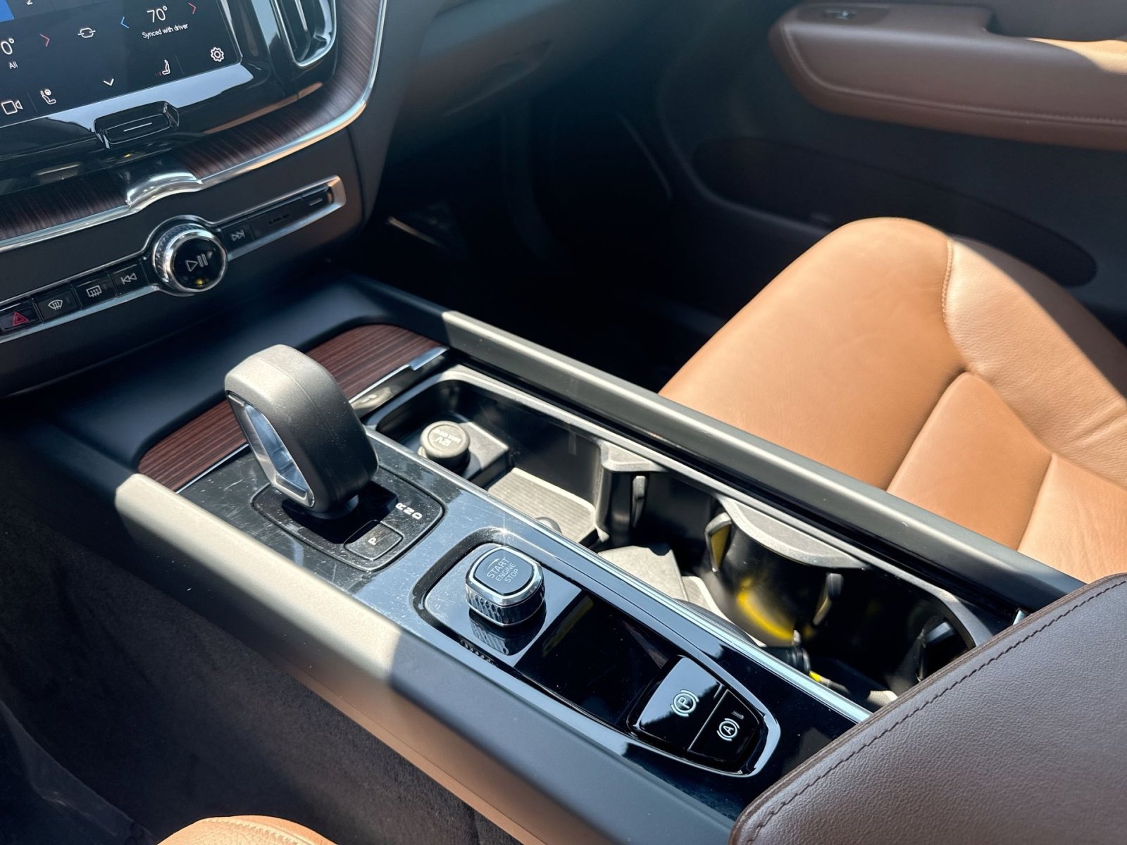 Used 2023 Volvo XC60 B5 Plus AWD/4WD image 23