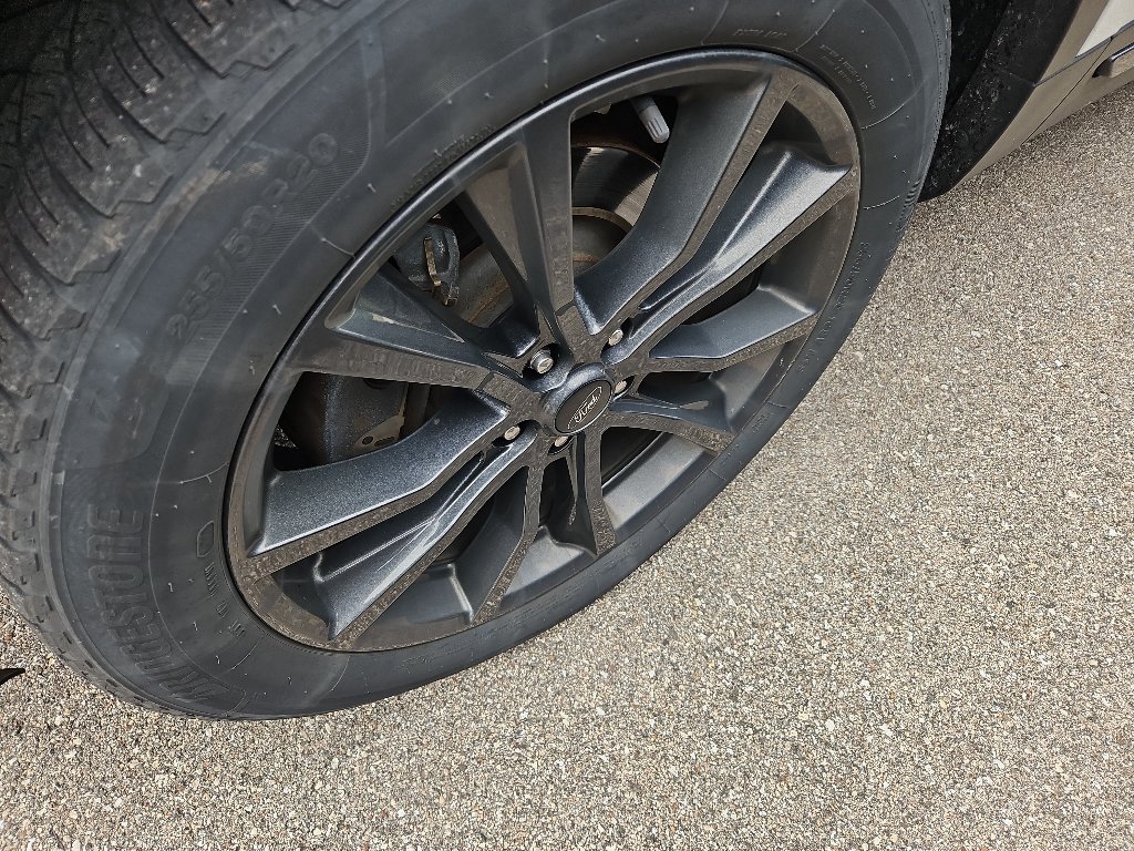 Used 2018 Ford Explorer XLT w/ Equipment Group 202A AWD/4WD image 4