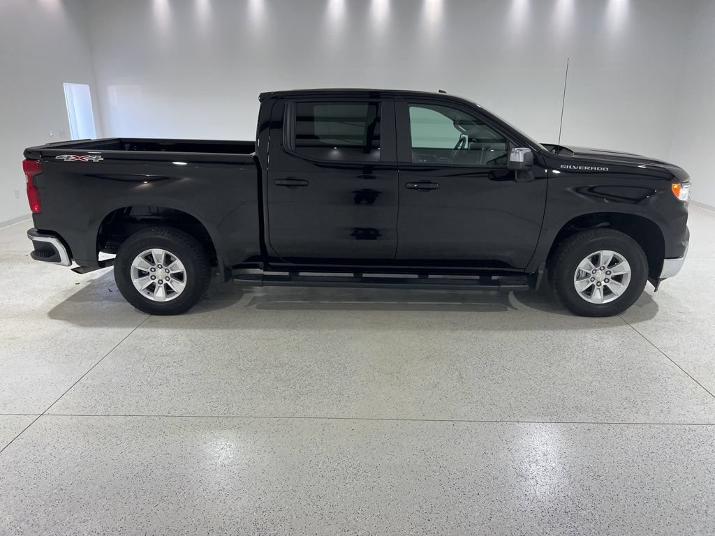 Used 2024 Chevrolet Silverado 1500 LT w/ Leather Package AWD/4WD image 6