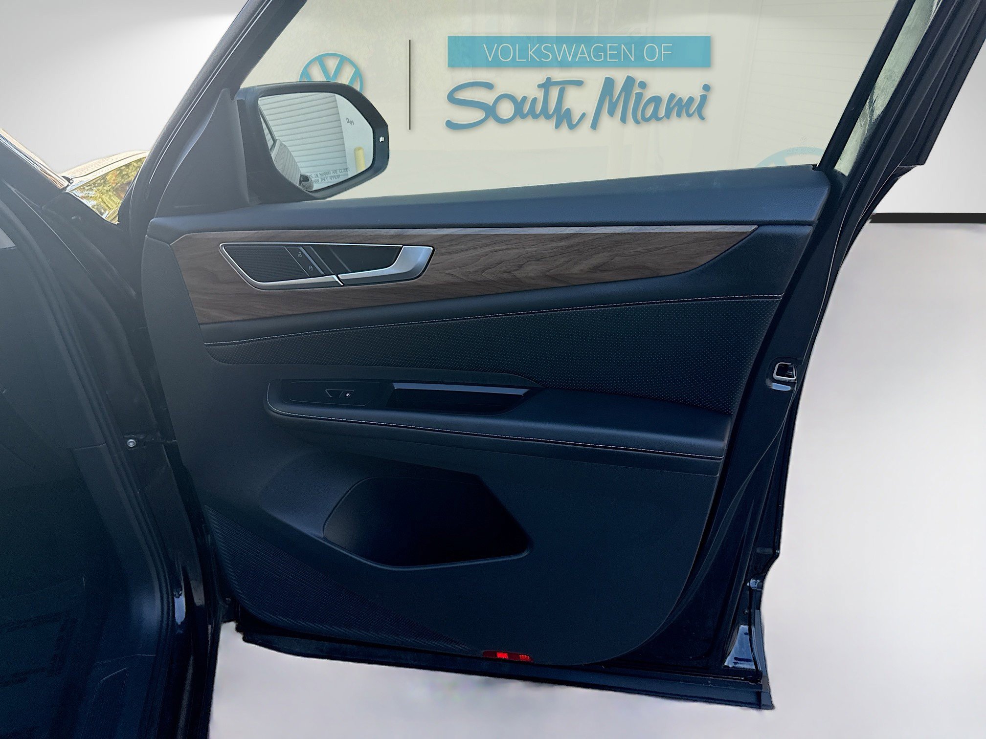 Certified 2025 Volkswagen Atlas SE image 34