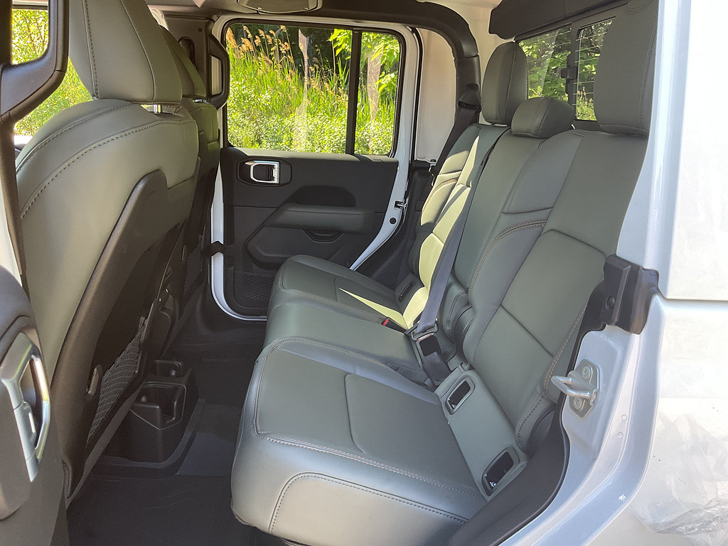 New 2026 Jeep Gladiator Mojave w/ Safety Group AWD/4WD image 9