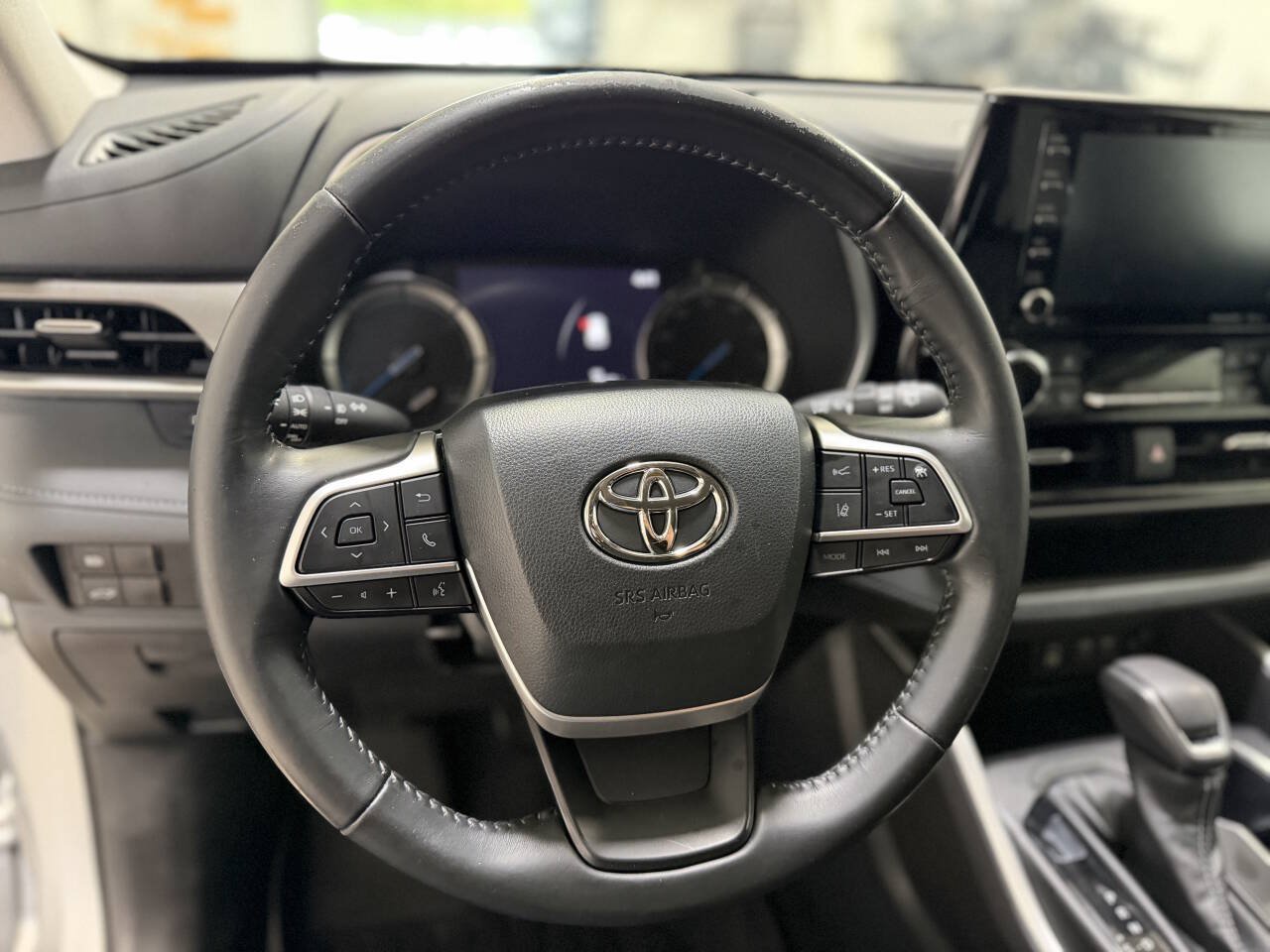 Used 2022 Toyota Highlander XLE AWD/4WD image 33