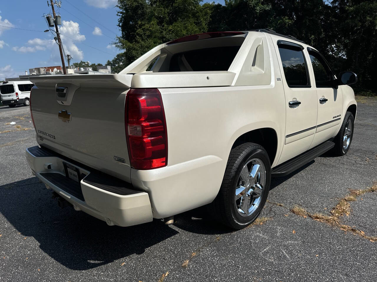 Used 2012 Chevrolet Avalanche LTZ RWD image 7