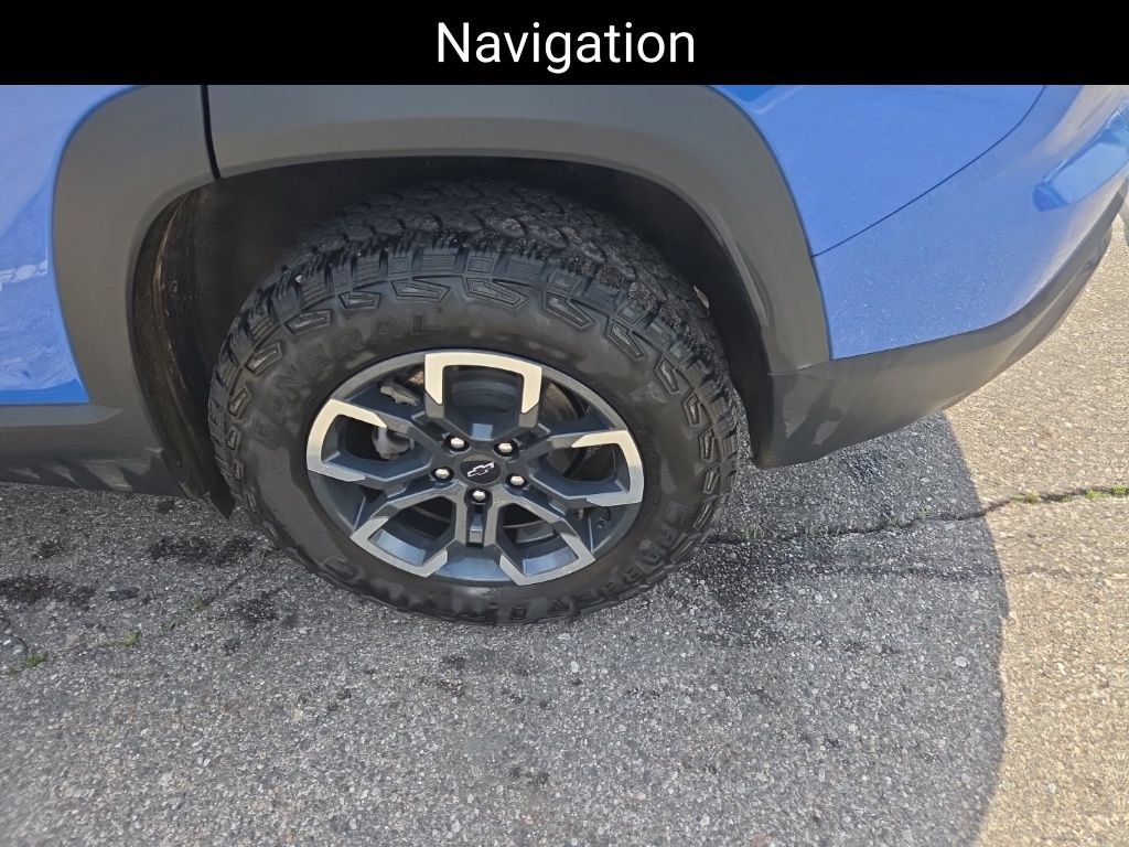 Used 2025 Chevrolet Equinox ACTIV w/ Safety and Technology Package AWD/4WD image 7