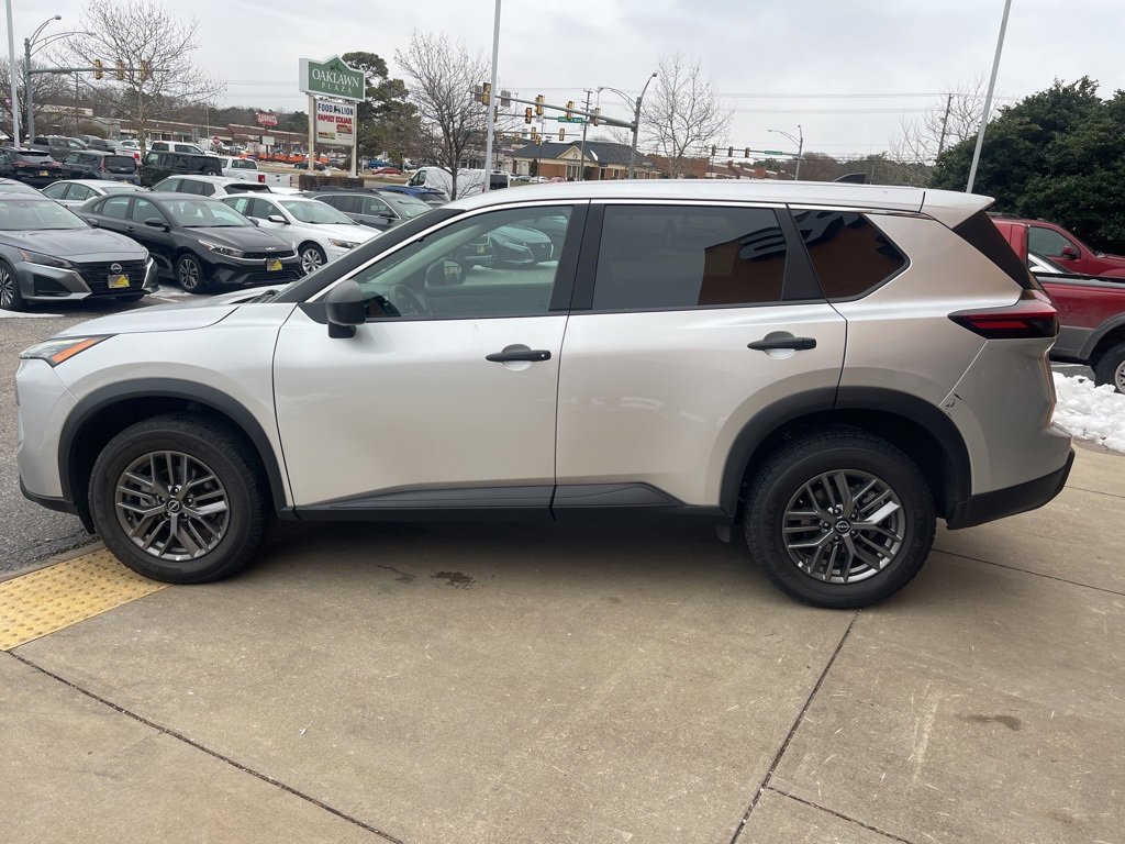 Used 2024 Nissan Rogue S image 7