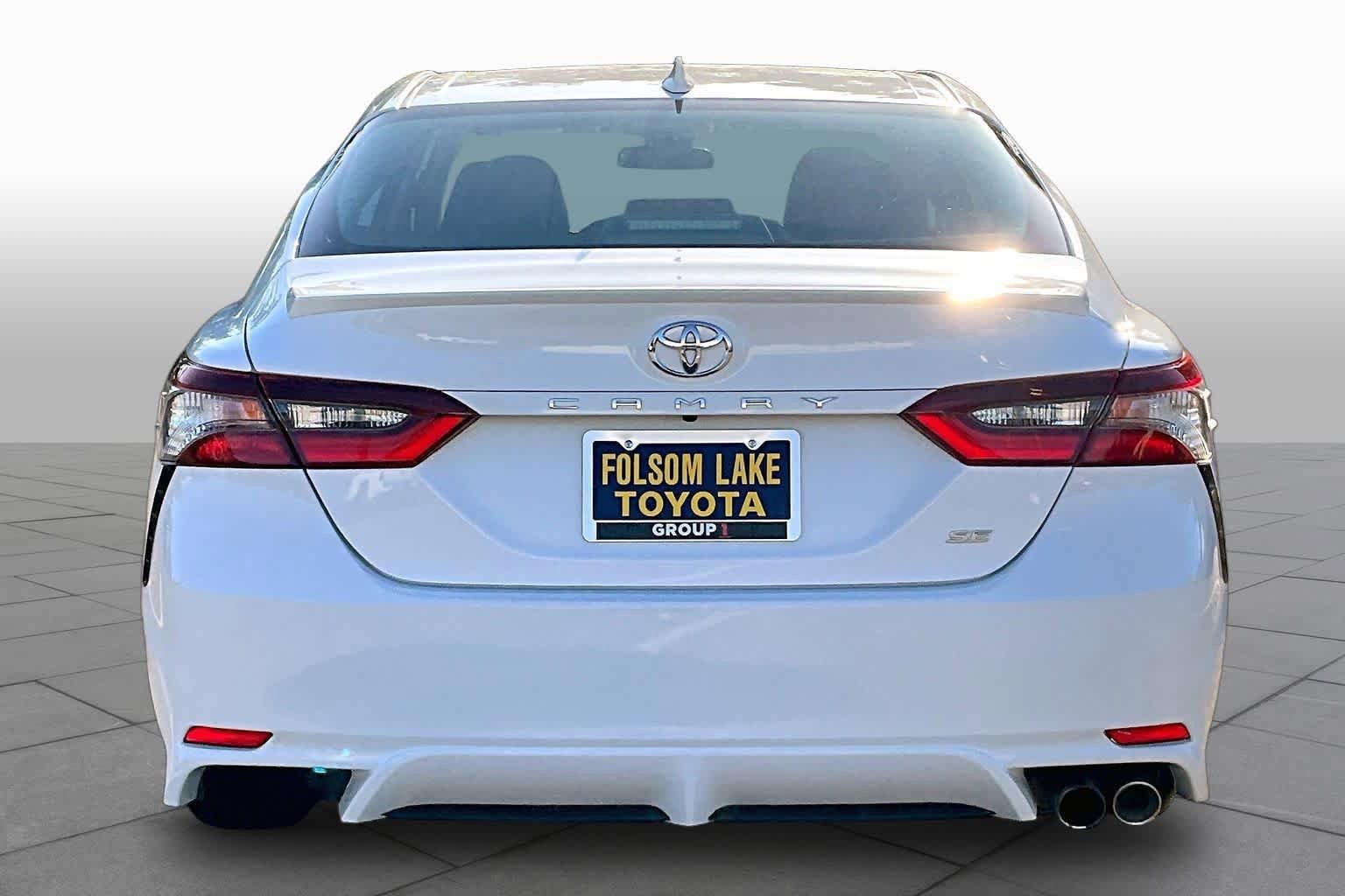 Used 2021 Toyota Camry SE image 4