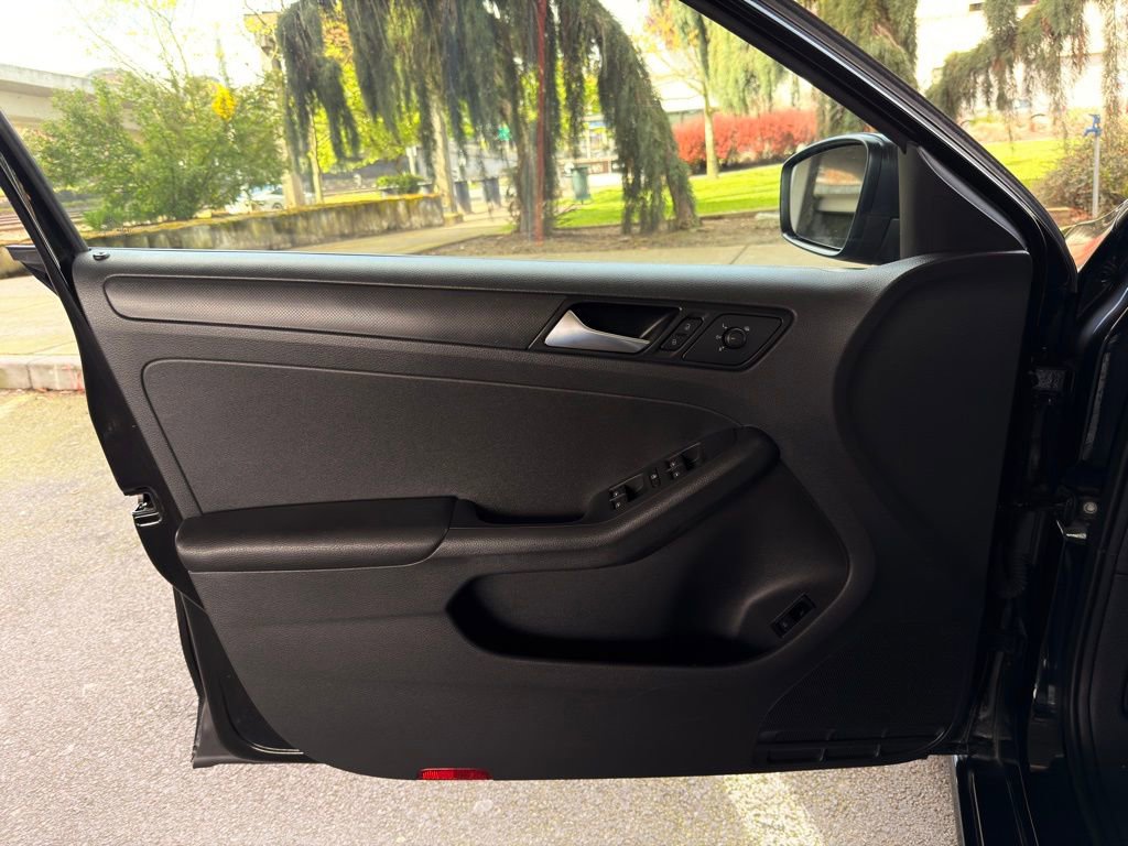 Used 2015 Volkswagen Jetta S image 18