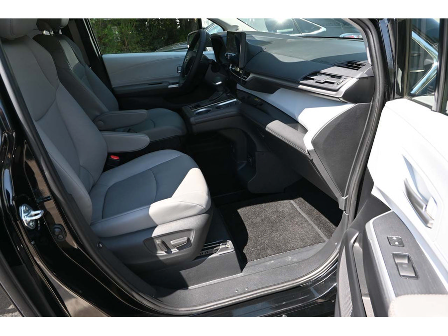 New 2025 Toyota Sienna XLE w/ XLE Plus Package AWD/4WD image 15